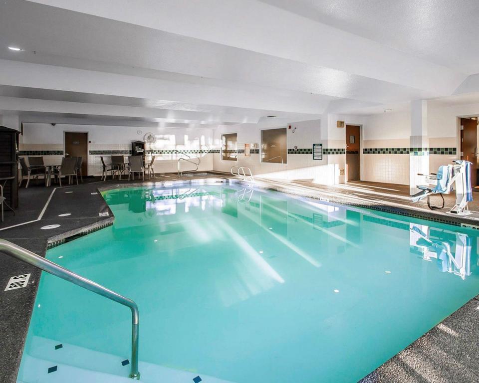 Clarion Hotel Portland International Airport Екстериор снимка